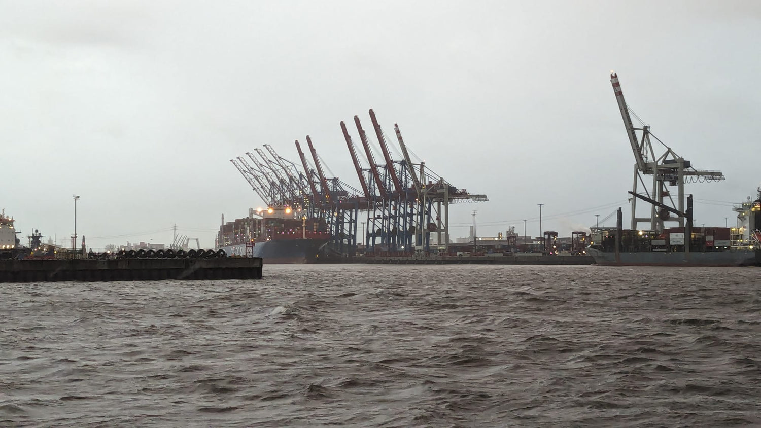 Hamburger Hafen Cosco Shipping Libra